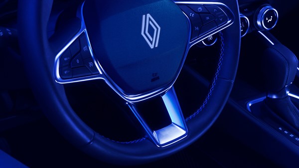 Renault Clio full hybrid E-Tech - upholstery and steering wheel
