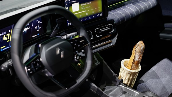 wicker baguette holder - Renault 5 E-Tech 100% electric