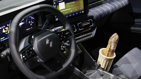 wicker baguette holder- Renault 5 E-Tech electric