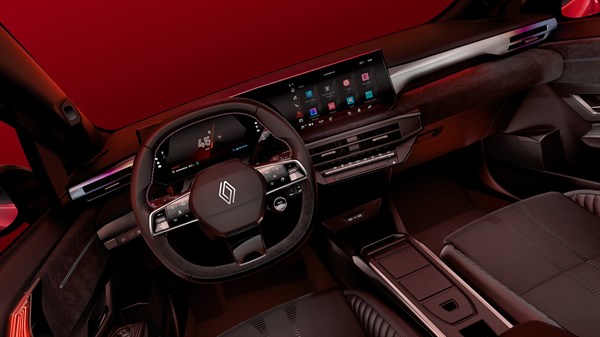 spacious dashboard - Renault Clio