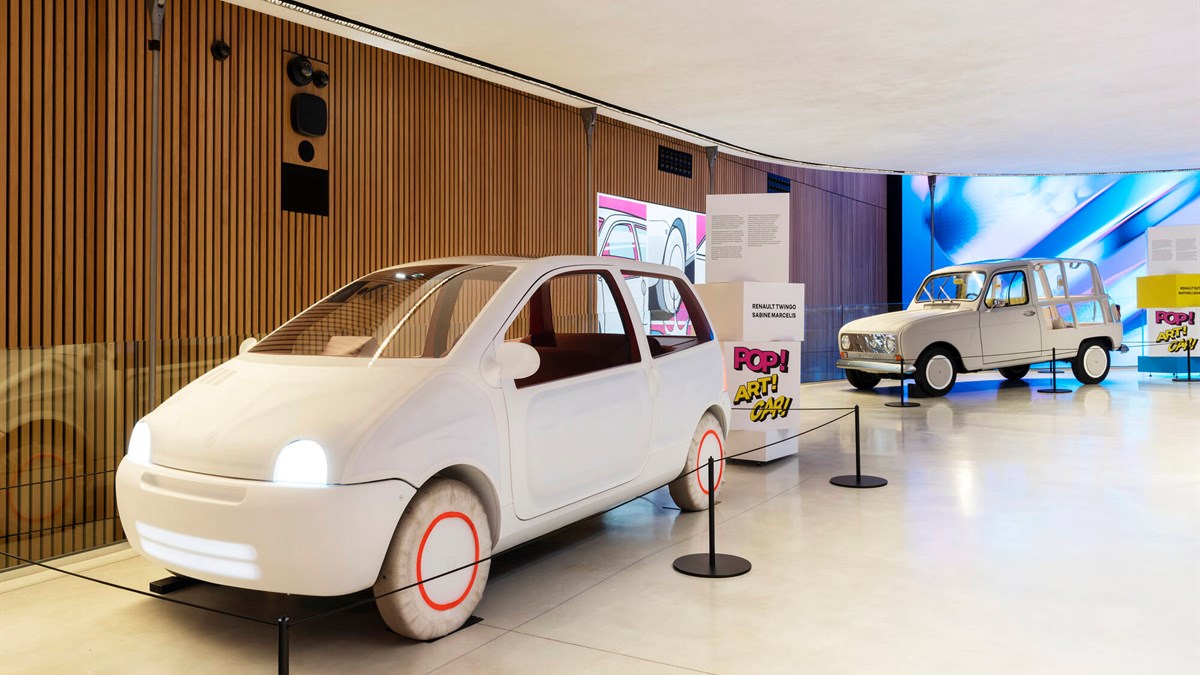 Renault carwalk pop art car