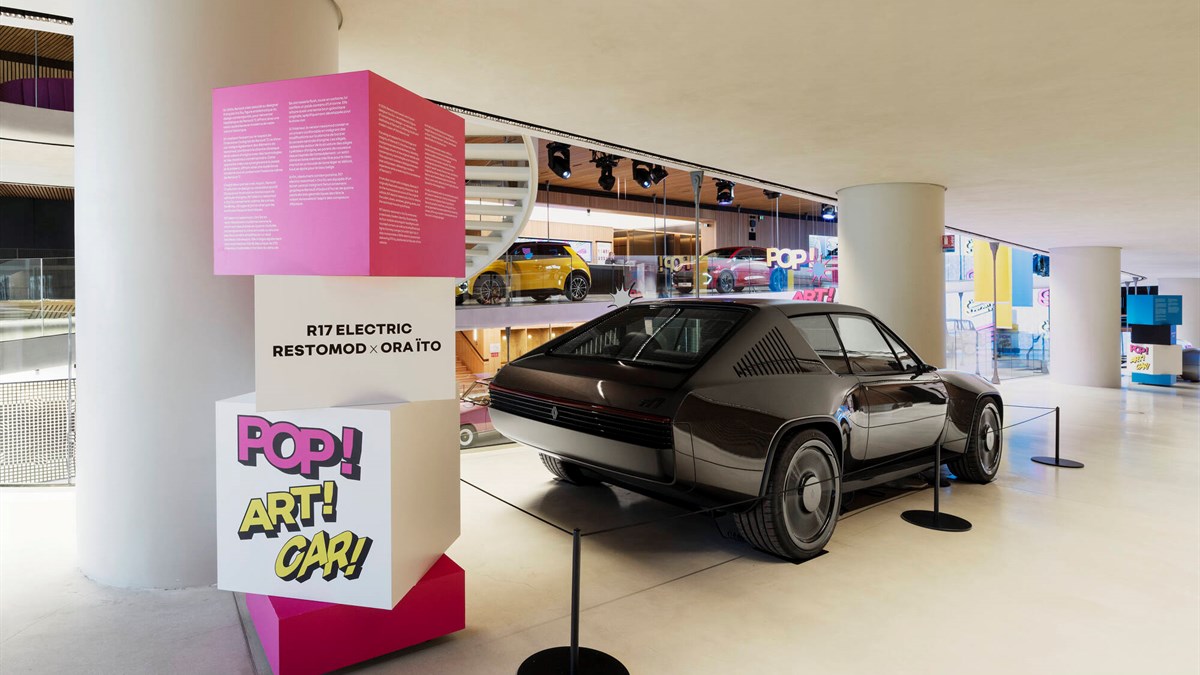 Renault carwalk pop art car