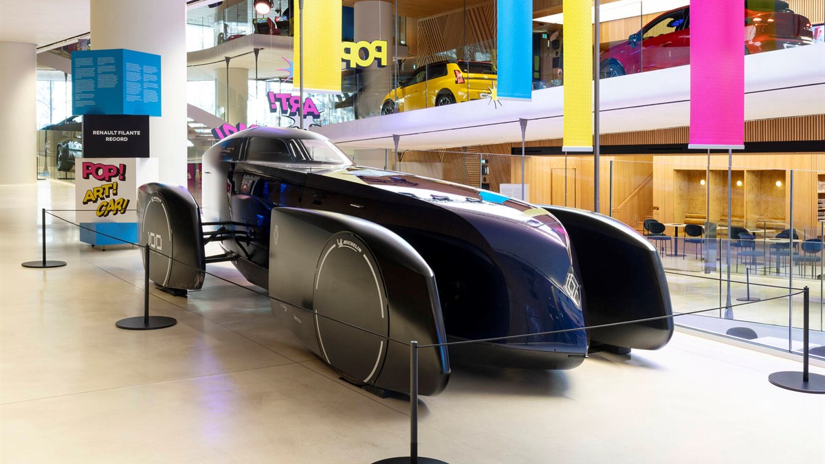 Renault carwalk pop art car