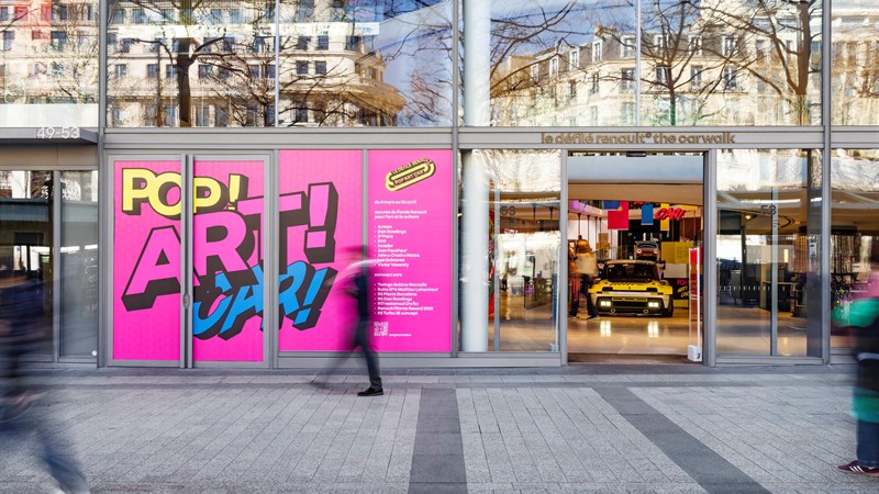 Renault carwalk pop art car