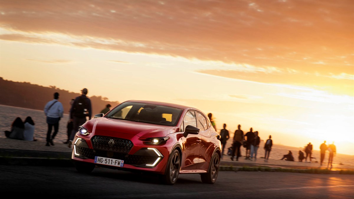 Renault Clio full hybrid E-Tech - Esprit Alpine - Absolute Red